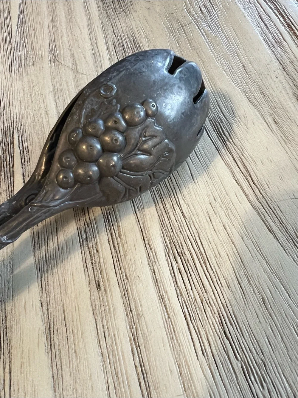 Arthur Court Grape Salad Tongs Cast Aluminum Serving Utensil 2002 Vintage